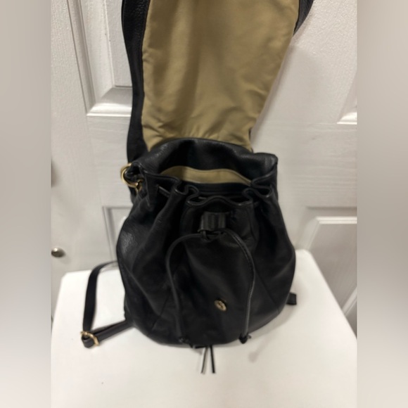 G.I.L.I. Black Pebbled Leather Convertible Backpack Shoulder Bag Tassel 13x12x5" - Picture 5 of 12